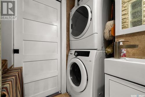 1528 Victoria Avenue, Regina, SK - Indoor Photo Showing Laundry Room