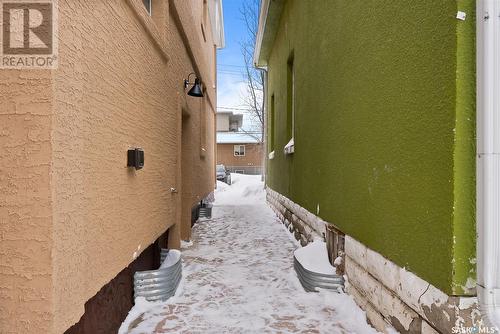 1528 Victoria Avenue, Regina, SK - Outdoor