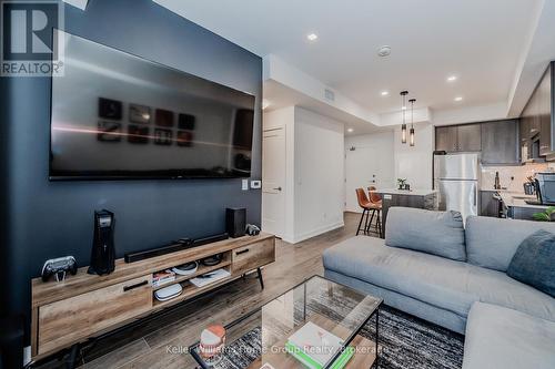 418 - 251 Northfield Drive E, Waterloo, ON - Indoor Photo Showing Living Room