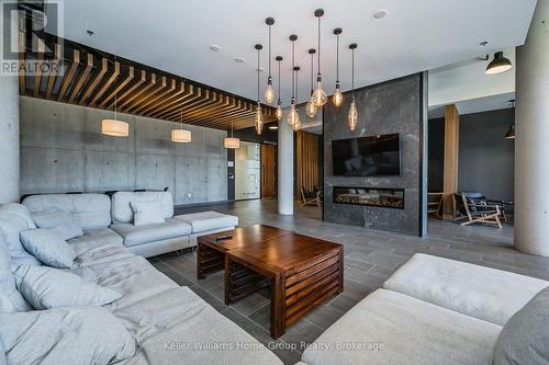 418 - 251 Northfield Drive E, Waterloo, ON - Indoor Photo Showing Living Room