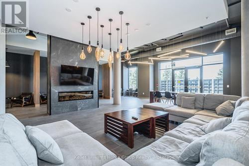 418 - 251 Northfield Drive E, Waterloo, ON - Indoor Photo Showing Living Room