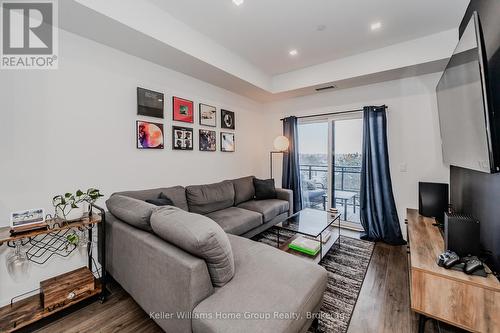 418 - 251 Northfield Drive E, Waterloo, ON - Indoor Photo Showing Living Room