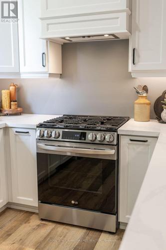 10 King Street, Kawartha Lakes, ON - Indoor Photo Showing Kitchen With Upgraded Kitchen