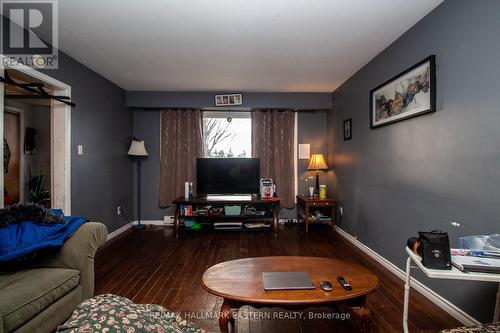 436-438 Southpark Drive, Peterborough (Ashburnham), ON - Indoor Photo Showing Living Room