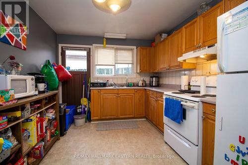 436-438 Southpark Drive, Peterborough (Ashburnham), ON - Indoor Photo Showing Kitchen