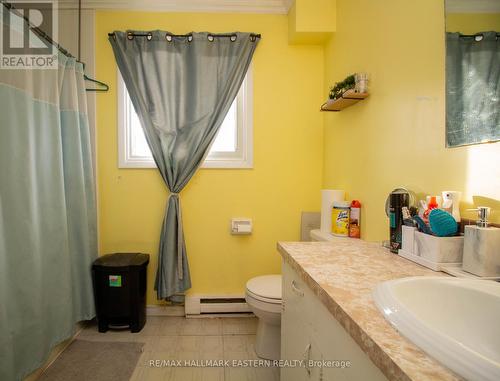 436-438 Southpark Drive, Peterborough (Ashburnham), ON - Indoor Photo Showing Bathroom