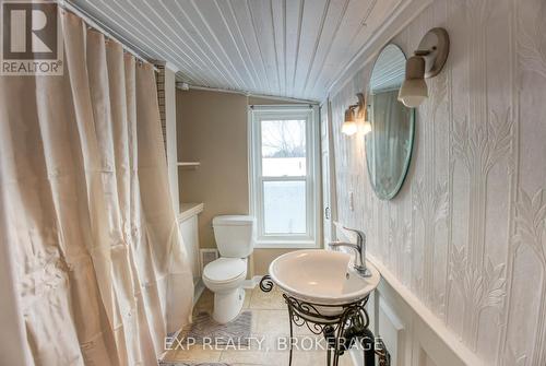 10933 Road 38, Central Frontenac (Frontenac Centre), ON - Indoor Photo Showing Bathroom