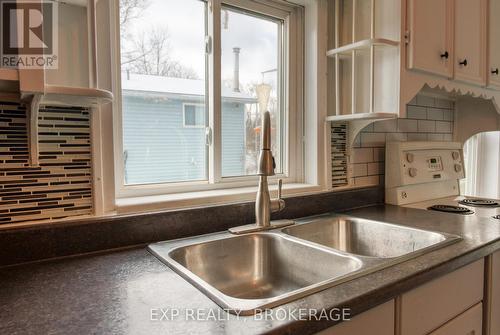 10933 Road 38, Central Frontenac (Frontenac Centre), ON - Indoor Photo Showing Kitchen With Double Sink