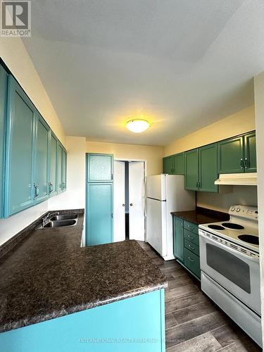 708 - 410 Mclevin Avenue, Toronto, ON - Indoor Photo Showing Kitchen With Double Sink