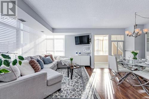 518 - 115 Bonis Avenue, Toronto, ON - Indoor Photo Showing Living Room