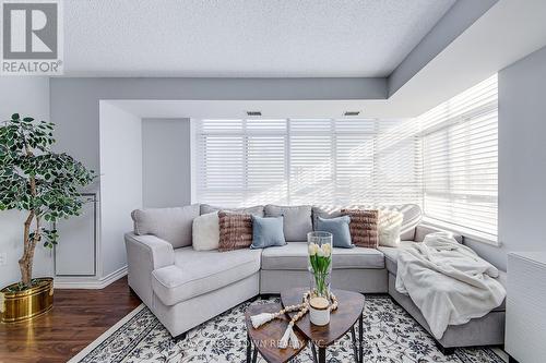 518 - 115 Bonis Avenue, Toronto, ON - Indoor Photo Showing Living Room