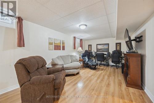 1306 Macinally Court, Oshawa, ON - Indoor Photo Showing Living Room