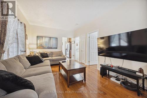 1306 Macinally Court, Oshawa, ON - Indoor Photo Showing Living Room