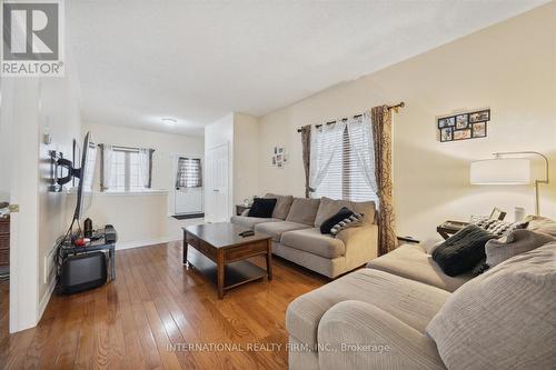 1306 Macinally Court, Oshawa, ON - Indoor Photo Showing Living Room