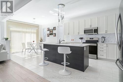 83 Hennessey Crescent, Kawartha Lakes (Lindsay), ON - Indoor Photo Showing Kitchen