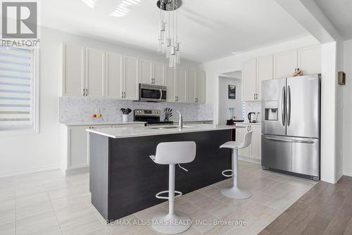 83 Hennessey Crescent, Kawartha Lakes (Lindsay), ON - Indoor Photo Showing Kitchen With Upgraded Kitchen