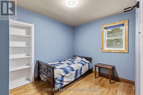 11 Brookside Drive, Mississauga, ON - Indoor Photo Showing Bedroom