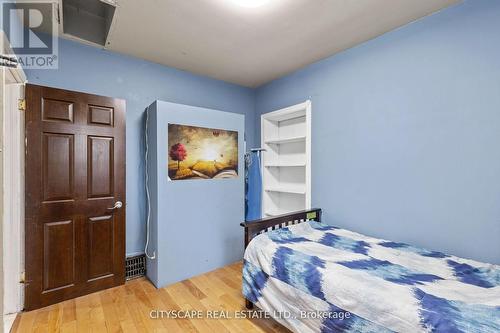 11 Brookside Drive, Mississauga, ON - Indoor Photo Showing Bedroom