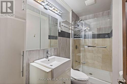 11 Brookside Drive, Mississauga, ON - Indoor Photo Showing Bathroom