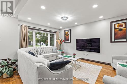 11 Brookside Drive, Mississauga, ON - Indoor Photo Showing Living Room