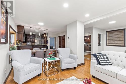 11 Brookside Drive, Mississauga, ON - Indoor Photo Showing Living Room