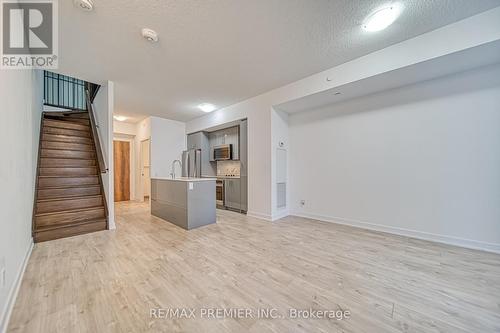 105 - 251 Manitoba Avenue, Toronto, ON - Indoor Photo Showing Kitchen