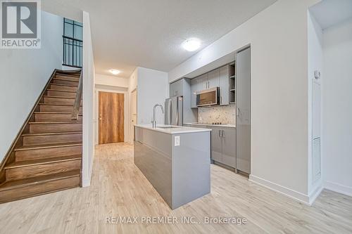 105 - 251 Manitoba Avenue, Toronto, ON - Indoor Photo Showing Kitchen