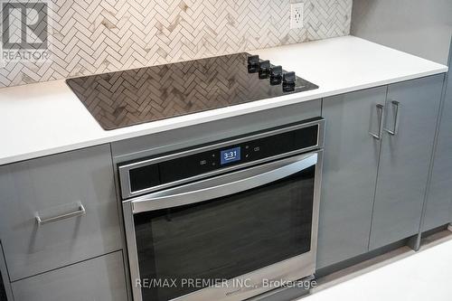 105 - 251 Manitoba Avenue, Toronto, ON - Indoor Photo Showing Kitchen