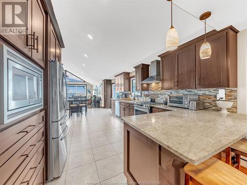 1690 Caille, Lakeshore, ON - Indoor Photo Showing Kitchen