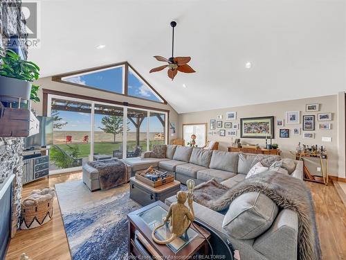 1690 Caille, Lakeshore, ON - Indoor Photo Showing Living Room