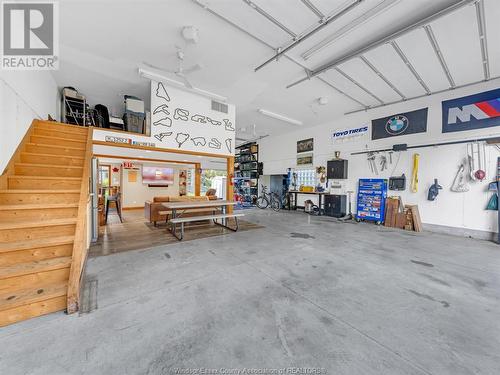 1690 Caille, Lakeshore, ON - Indoor Photo Showing Garage