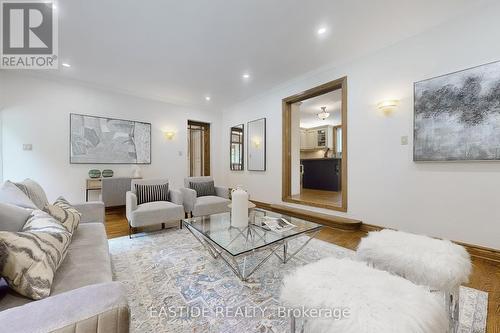 54 Plymbridge Road, Toronto, ON - Indoor Photo Showing Living Room