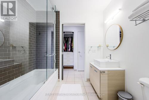 213 - 60 Bathurst Street, Toronto, ON - Indoor Photo Showing Bathroom