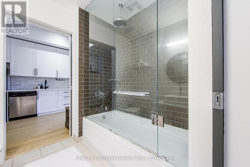 213 - 60 Bathurst Street, Toronto, ON - Indoor Photo Showing Bathroom