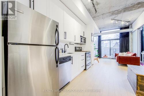 213 - 60 Bathurst Street, Toronto, ON - Indoor Photo Showing Kitchen With Upgraded Kitchen