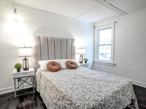 1101 Woodbine Ave, Toronto, ON - Indoor Photo Showing Bedroom