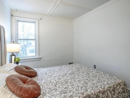 1101 Woodbine Ave, Toronto, ON - Indoor Photo Showing Bedroom