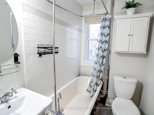 1101 Woodbine Ave, Toronto, ON - Indoor Photo Showing Bathroom