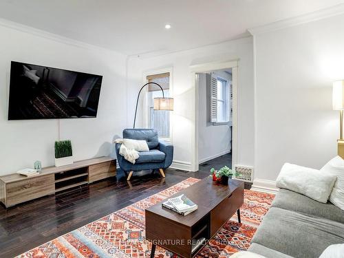 1101 Woodbine Ave, Toronto, ON - Indoor Photo Showing Living Room