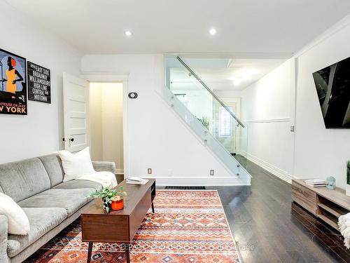 1101 Woodbine Ave, Toronto, ON - Indoor Photo Showing Living Room