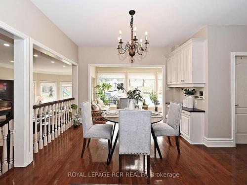 206 Corner Ridge Rd, Aurora, ON - Indoor Photo Showing Dining Room