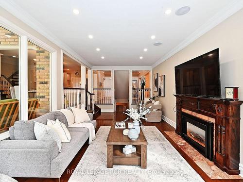 206 Corner Ridge Rd, Aurora, ON - Indoor Photo Showing Living Room With Fireplace