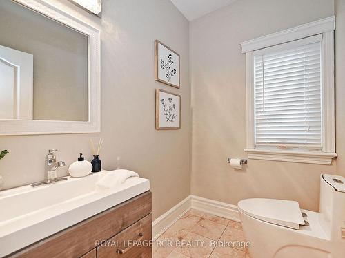 206 Corner Ridge Rd, Aurora, ON - Indoor Photo Showing Bathroom