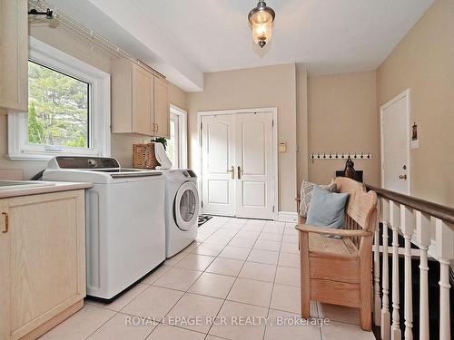 206 Corner Ridge Rd, Aurora, ON - Indoor Photo Showing Laundry Room