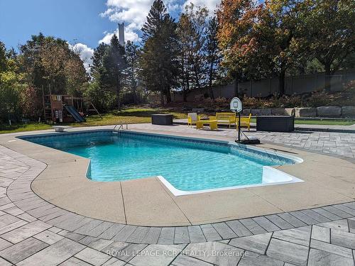 206 Corner Ridge Rd, Aurora, ON - Outdoor With In Ground Pool With Backyard