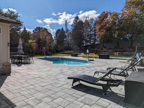 206 Corner Ridge Rd, Aurora, ON - Outdoor With In Ground Pool