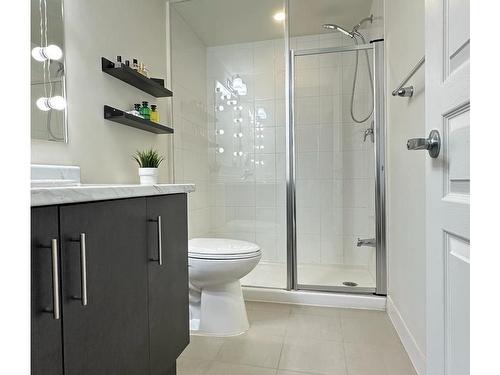 33-125 Long Branch Ave, Toronto, ON - Indoor Photo Showing Bathroom