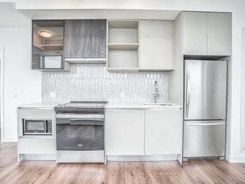 310-405 Dundas St W, Oakville, ON - Indoor Photo Showing Kitchen