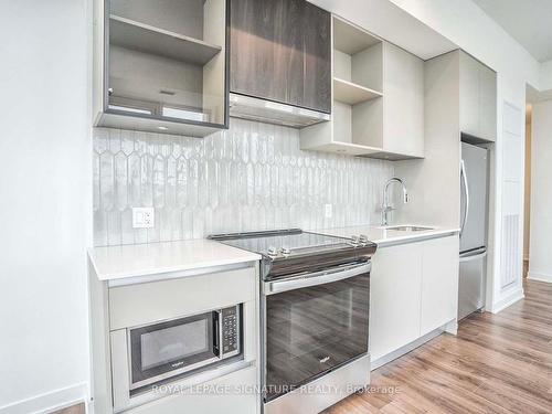 310-405 Dundas St W, Oakville, ON - Indoor Photo Showing Kitchen