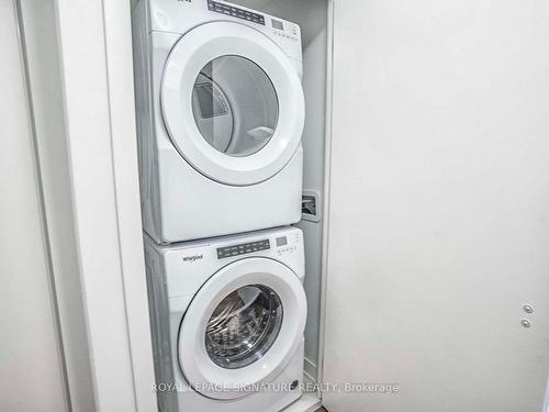 310-405 Dundas St W, Oakville, ON - Indoor Photo Showing Laundry Room